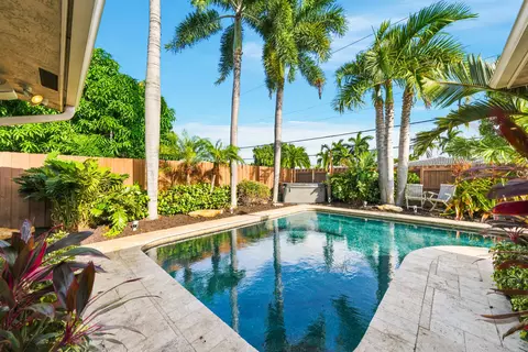Exterior - 2010 NE 31st St, Lighthouse Point, FL 33064 photo 4 of 14