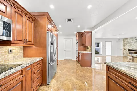 Kitchen - 2010 NE 31st St, Lighthouse Point, FL 33064 photo 3 of 4