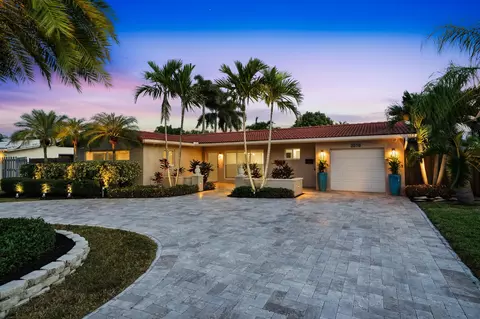 Exterior - 2010 NE 31st St, Lighthouse Point, FL 33064 photo 3 of 14