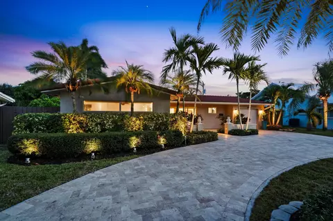 Exterior - 2010 NE 31st St, Lighthouse Point, FL 33064 photo 2 of 14