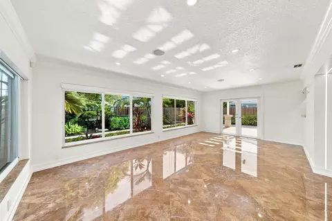 Living - 2010 NE 31st St, Lighthouse Point, FL 33064 photo 6 of 9