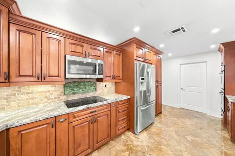 Kitchen - 2010 NE 31st St, Lighthouse Point, FL 33064 photo 2 of 4