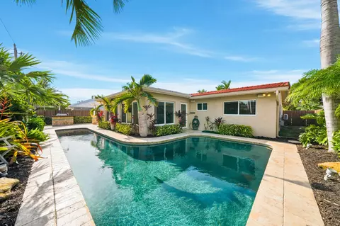 Exterior - 2010 NE 31st St, Lighthouse Point, FL 33064 photo 6 of 14