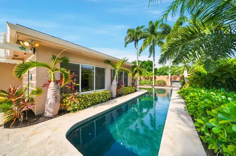 Exterior - 2010 NE 31st St, Lighthouse Point, FL 33064 photo 7 of 14