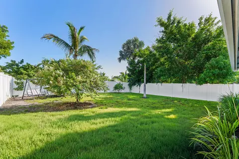 Exterior - 6855 4th St, Jupiter, FL 33458 photo 6 of 7