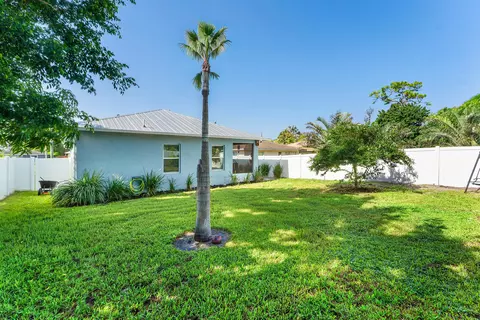 Exterior - 6855 4th St, Jupiter, FL 33458 photo 5 of 7