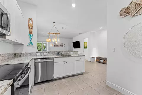 Kitchen - 6855 4th St, Jupiter, FL 33458 photo 4 of 4