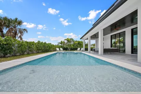 Exterior - 325 W Riverside Dr, Jupiter, FL 33469 photo 5 of 5