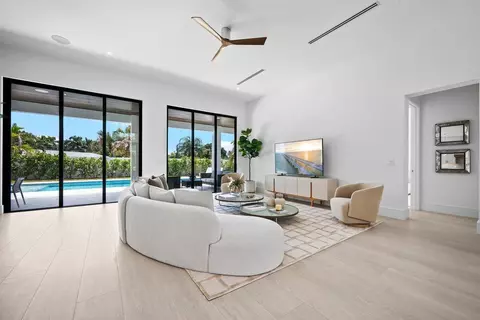 Living - 325 W Riverside Dr, Jupiter, FL 33469 photo 3 of 3