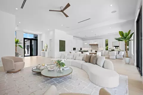 Living - 325 W Riverside Dr, Jupiter, FL 33469 photo 2 of 3