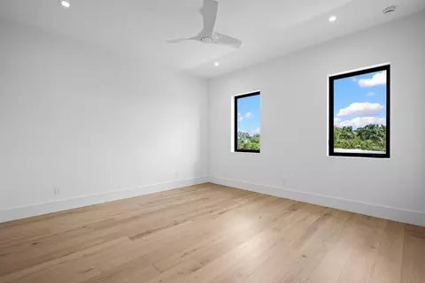 Bedroom - 325 W Riverside Dr, Jupiter, FL 33469 photo 7 of 9