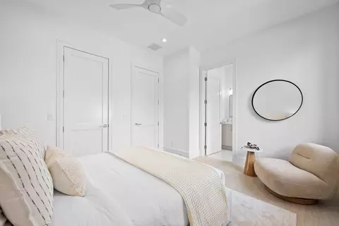 Bedroom - 325 W Riverside Dr, Jupiter, FL 33469 photo 4 of 9
