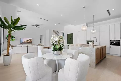 Dining - 325 W Riverside Dr, Jupiter, FL 33469 photo 2 of 2