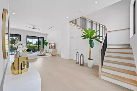 Entry Way - 325 W Riverside Dr, Jupiter, FL 33469 photo 2 of 3