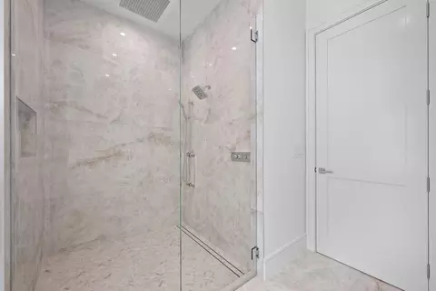 Bath - 325 W Riverside Dr, Jupiter, FL 33469 photo 5 of 10