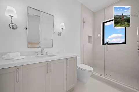 Bath - 325 W Riverside Dr, Jupiter, FL 33469 photo 9 of 10