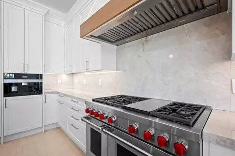 Kitchen - 325 W Riverside Dr, Jupiter, FL 33469 photo 4 of 4