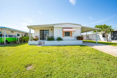 6948 SE Delegate St, Hobe Sound, FL 33455