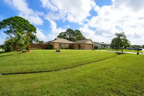 397 SW Ray Ave, Port Saint Lucie, FL 34983