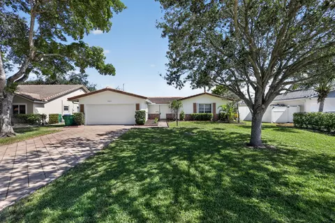 7823 NW 40th St, Coral Springs, FL 33065