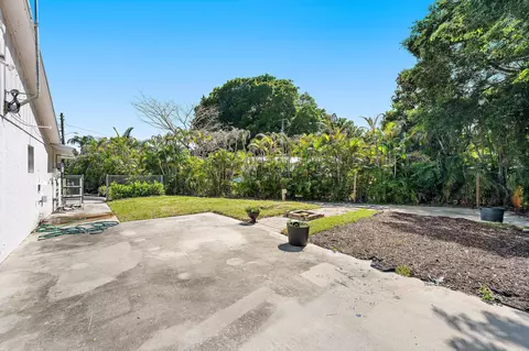Exterior - 1163 NW 16th Pl, Stuart, FL 34994 photo 4 of 6