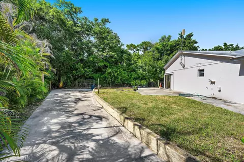 Exterior - 1163 NW 16th Pl, Stuart, FL 34994 photo 5 of 6