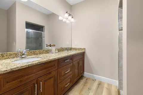 Bath - 3845 NW 21st Ave, Okeechobee, FL 34972 photo 2 of 4