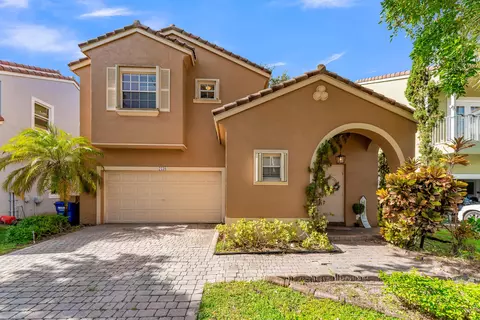 7538 NW 17th Dr, Pembroke Pines, FL 33024