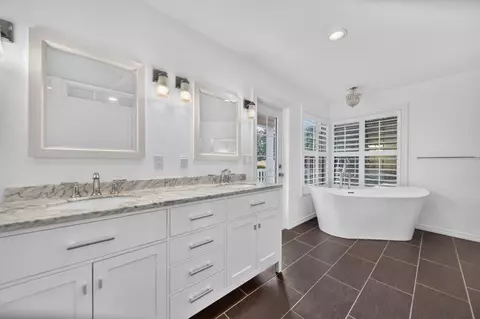 Bath - 15 Heritage Way, Sewalls Point, FL 34996 photo 4 of 6