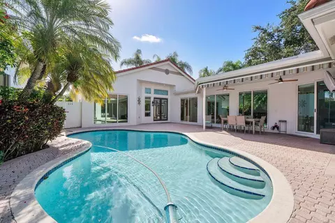 1081 Bel Aire Dr E, Pembroke Pines, FL 33027