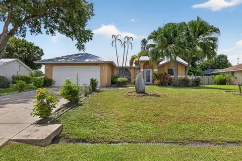 2252 SE Mcmaster St, Port Saint Lucie, FL 34952