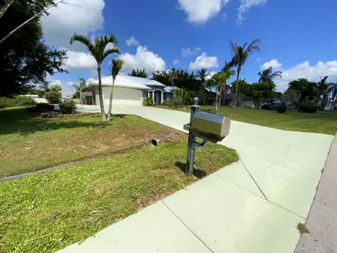 2142 SE Morningside Blvd, Port Saint Lucie, FL 34952