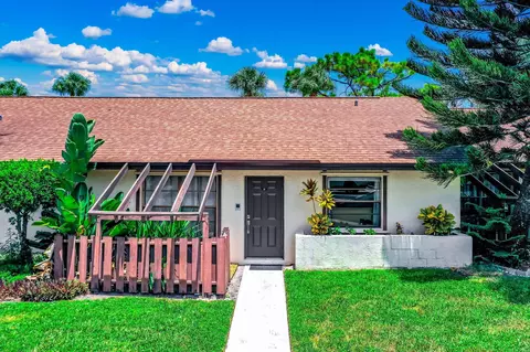39 Va De Casas Norte, Boynton Beach, FL 33426
