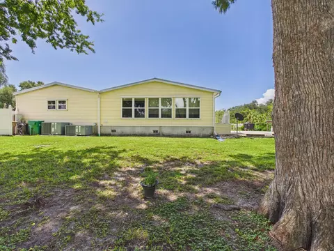 Exterior - 501 NE 8th Ave, Okeechobee, FL 34972 photo 2 of 7
