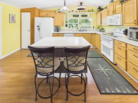 Kitchen - 501 NE 8th Ave, Okeechobee, FL 34972 photo 1 of 4