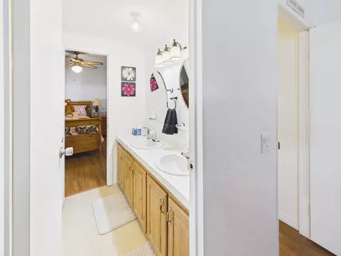 Bath - 501 NE 8th Ave, Okeechobee, FL 34972 photo 7 of 8