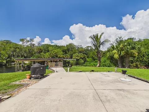Exterior - 501 NE 8th Ave, Okeechobee, FL 34972 photo 4 of 7