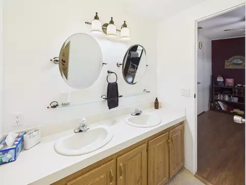 Bath - 501 NE 8th Ave, Okeechobee, FL 34972 photo 6 of 8