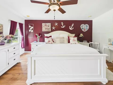 Bedroom - 501 NE 8th Ave, Okeechobee, FL 34972 photo 2 of 5