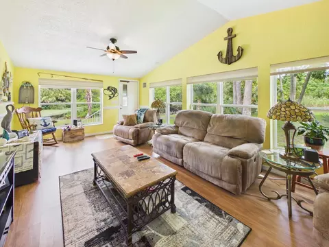 Living - 501 NE 8th Ave, Okeechobee, FL 34972 photo 3 of 4