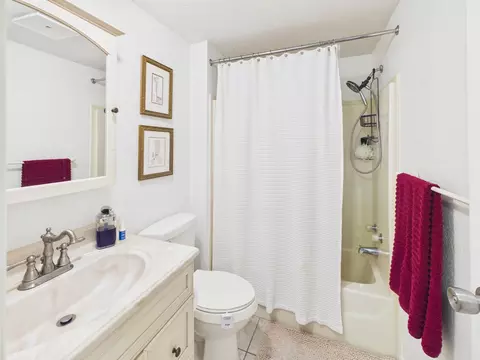 Bath - 501 NE 8th Ave, Okeechobee, FL 34972 photo 5 of 8