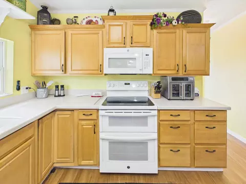 Kitchen - 501 NE 8th Ave, Okeechobee, FL 34972 photo 3 of 4