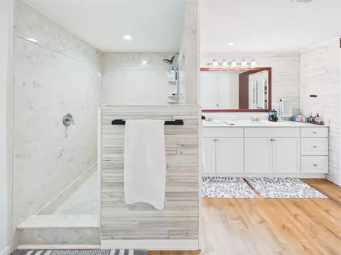 Bath - 501 NE 8th Ave, Okeechobee, FL 34972 photo 1 of 8