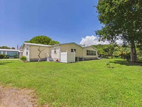Exterior - 501 NE 8th Ave, Okeechobee, FL 34972 photo 3 of 7