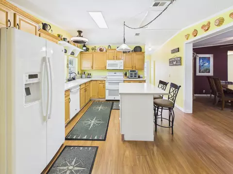 Kitchen - 501 NE 8th Ave, Okeechobee, FL 34972 photo 4 of 4