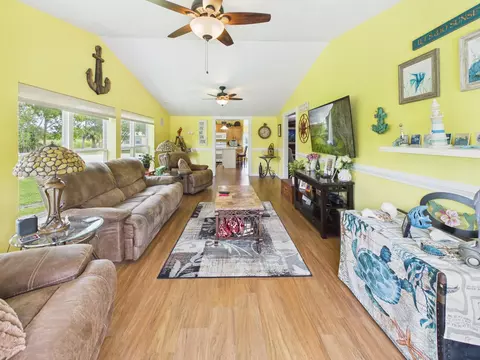 Living - 501 NE 8th Ave, Okeechobee, FL 34972 photo 4 of 4
