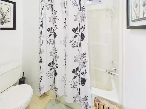 Bath - 501 NE 8th Ave, Okeechobee, FL 34972 photo 8 of 8