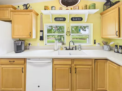 Kitchen - 501 NE 8th Ave, Okeechobee, FL 34972 photo 2 of 4