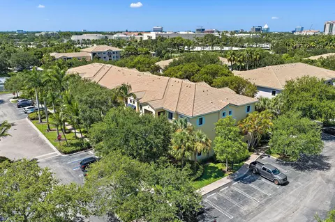 3020 Alcazar Pl #106, Palm Beach Gardens, FL 33410