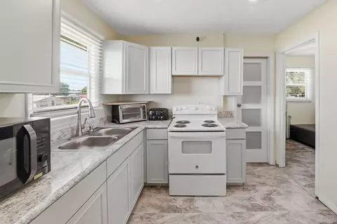 Kitchen - 1041 Pine Way NE, Okeechobee, FL 34974 photo 1 of 2